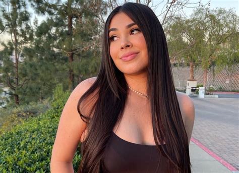 Bella Retamosa Wiki, Age, Bio, Height, Boyfriend, and Net Worth